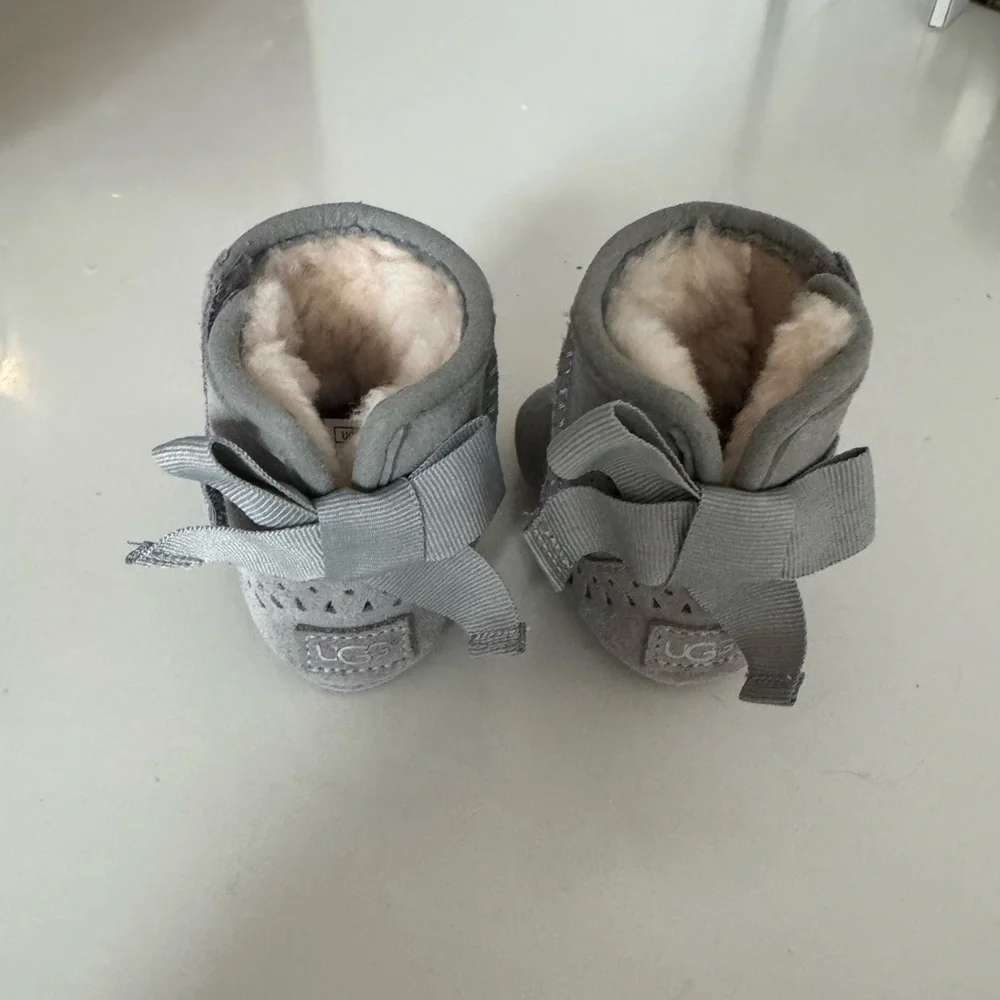 Cozy Gray UGG Infant Booties Size 0/1 - Picture 4 of 5